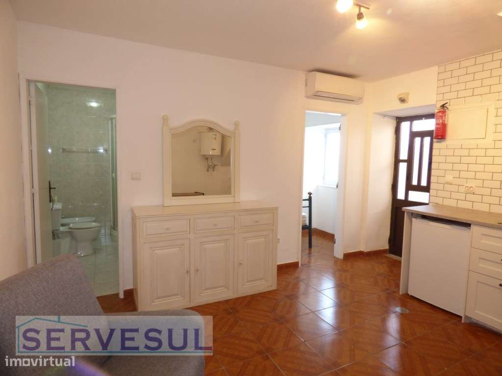 Casa Tradicional, com dois pisos, 4 quartos, dividida em duas habit...-24