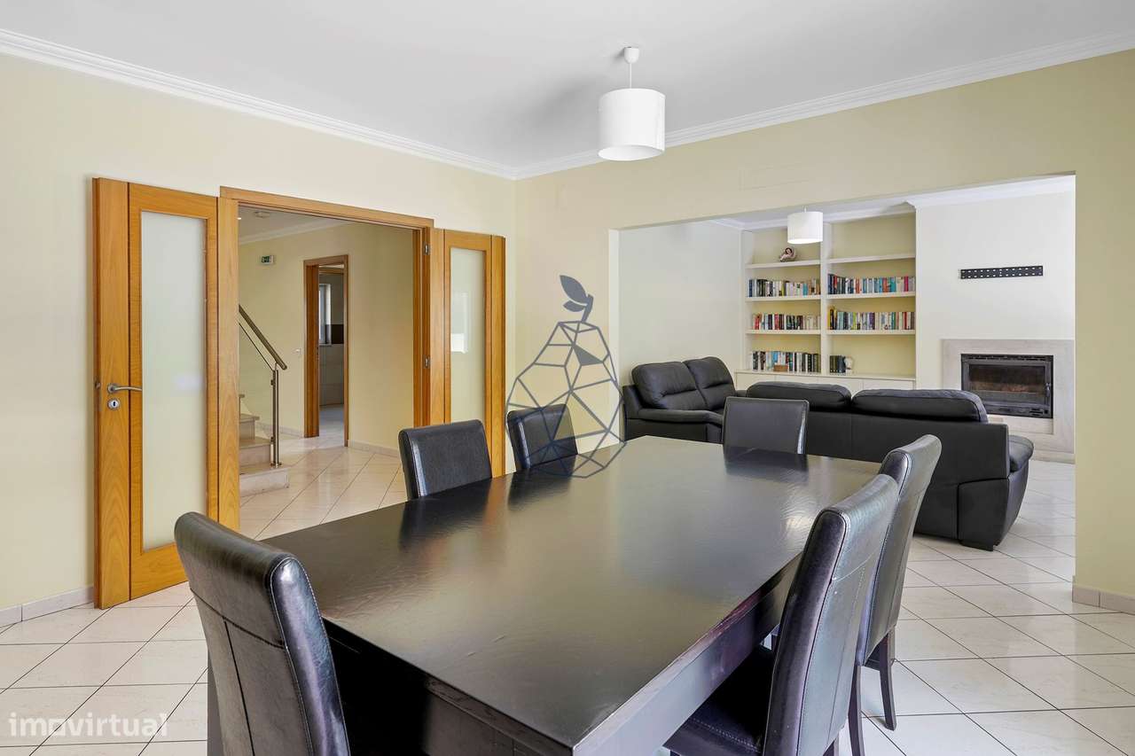 Moradia T5 com Piscina Privada, Jardim e 5 Suites em Montechoro, Albuf-14