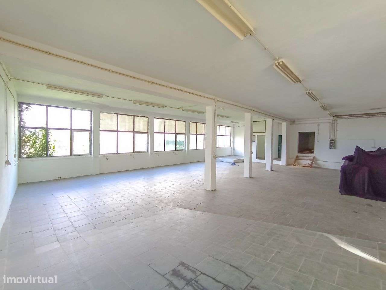 Armazém em Roriz, Santo Tirso-5