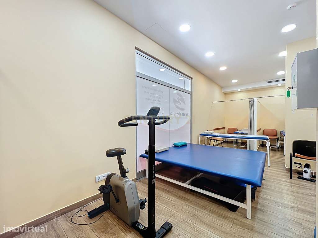 Oportunidade Única: Venda de Clínica em Pleno Funcionamento na Lagoa –-31