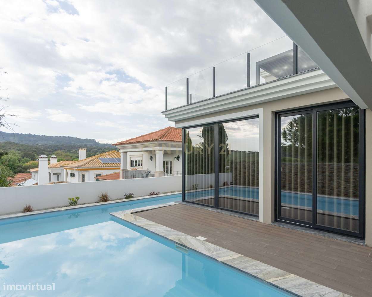 Moradia V4 isolada de arquitetura contemporânea com piscina, com vista-24