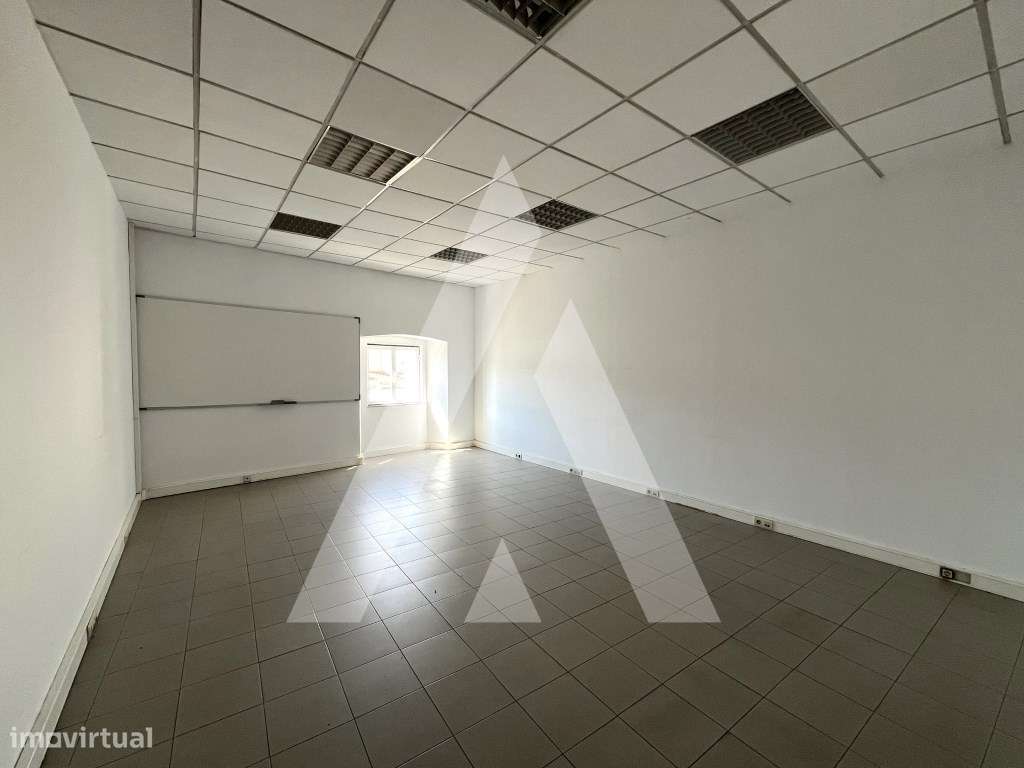 Edifício composto por Lojas e Escritórios no centro Histórico de Év...-15