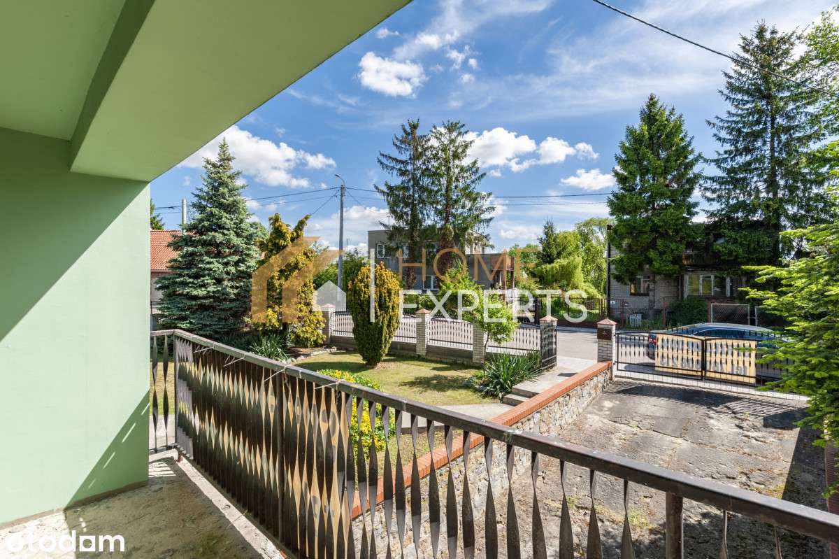 Piękny dom z dwoma garażami i pięknym ogrodem - Pełny obrazek: 5/20