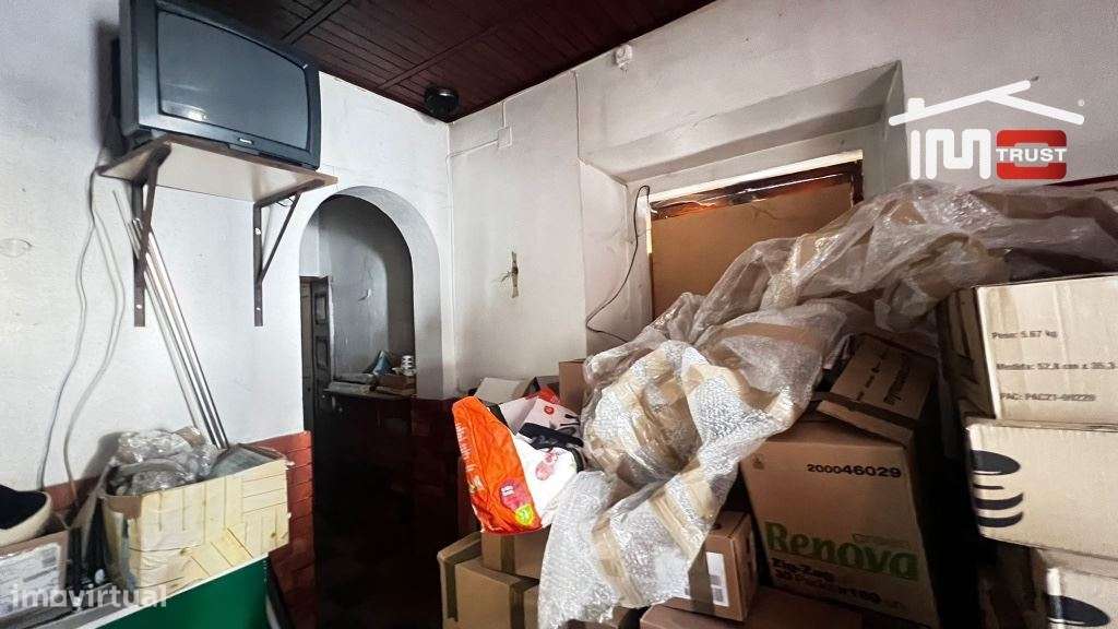 Prédio Habitacional Rés-do-Chão e 1º andar no Centro do Montijo - P...-17