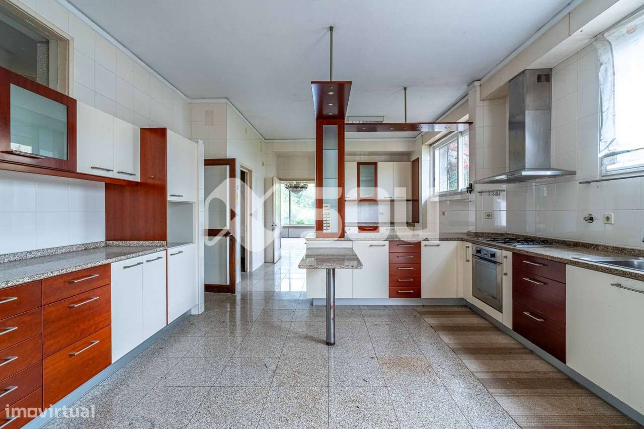 Casa Senhorial T7 num Lote de 3.320m² em Leça do Balio com-8