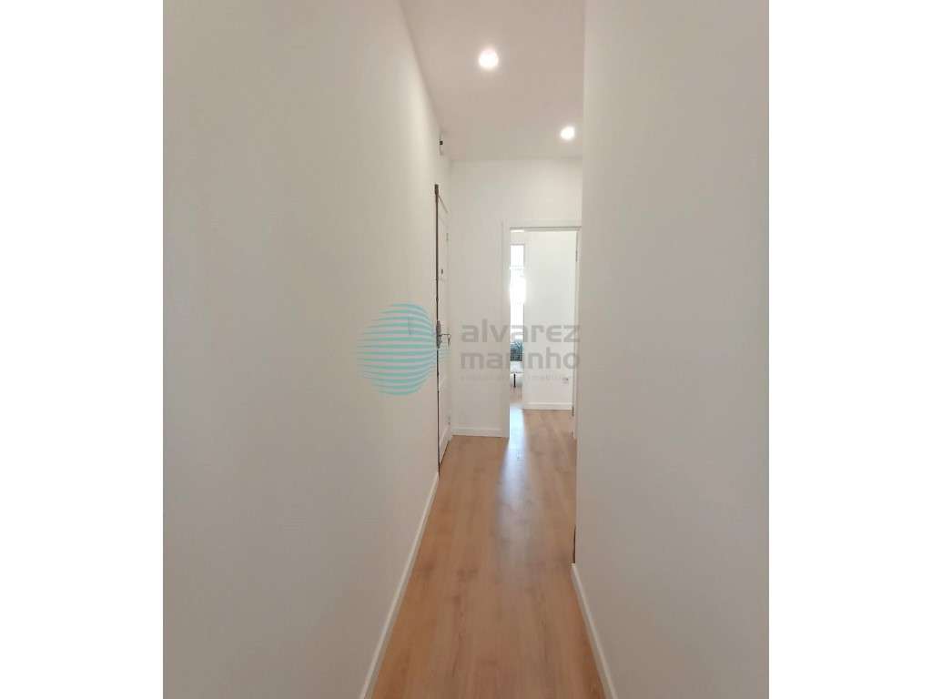 Apartamento T3 totalmente remodelado, em Benfica - Grande imagem: 2/22