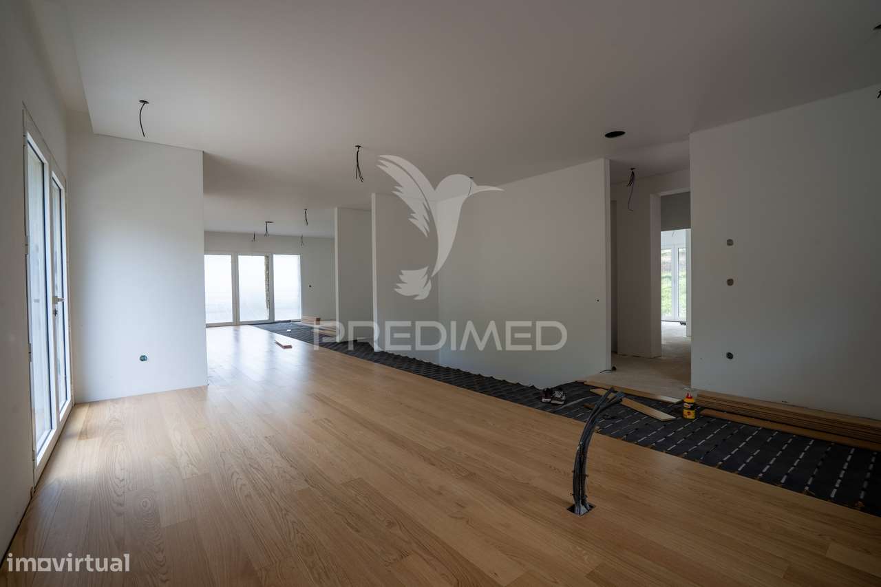 Moradia T3 em construção no Santo António da Serra - Grande imagem: 3/34