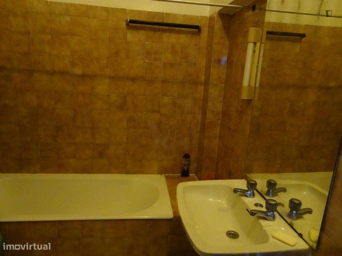 Quarto - localizado em Benfica Lisbon - Grande imagem: 5/10