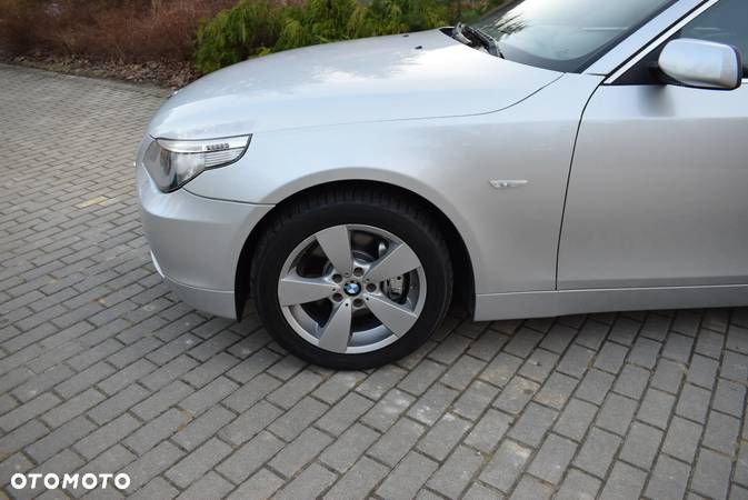 BMW Seria 5 525xi - 25