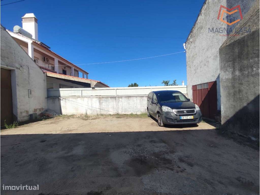 Moradia em Propriedade Total com 3 apartamentos T3, + 1 apartamento...-37