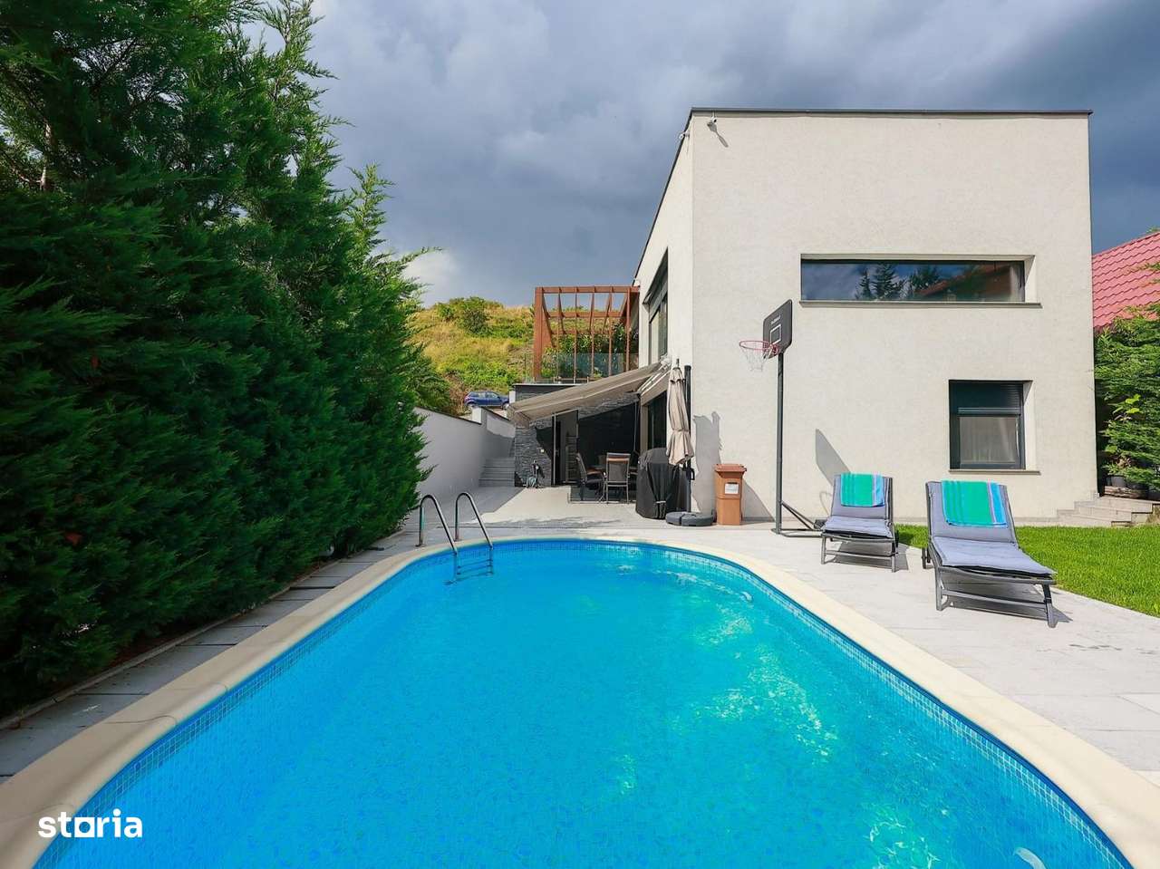 Vilă cu piscină, mobilată și utilată. Comision 0%. 410.000 Euro neg-3