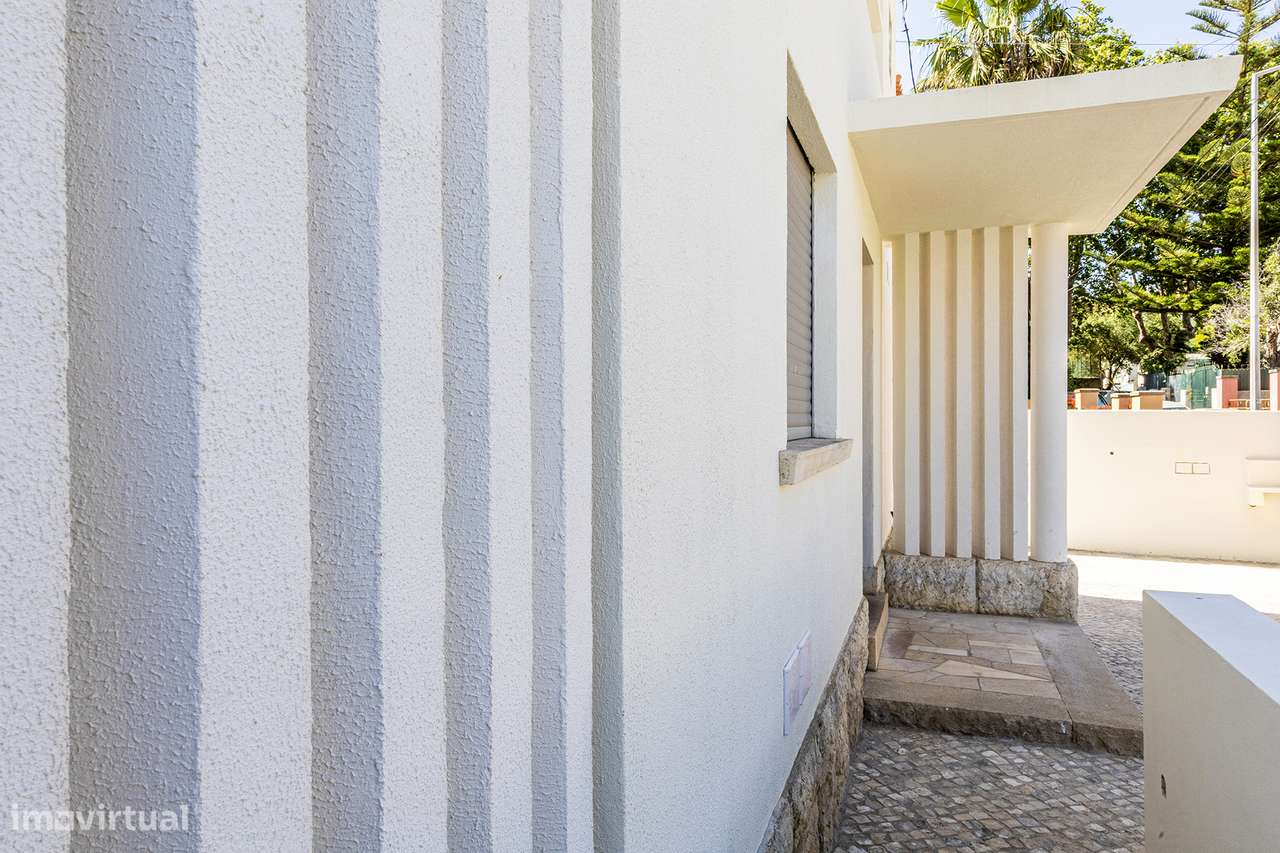 Moradia de Charme Reabilitada no centro da Parede com 434m² de Terreno-10