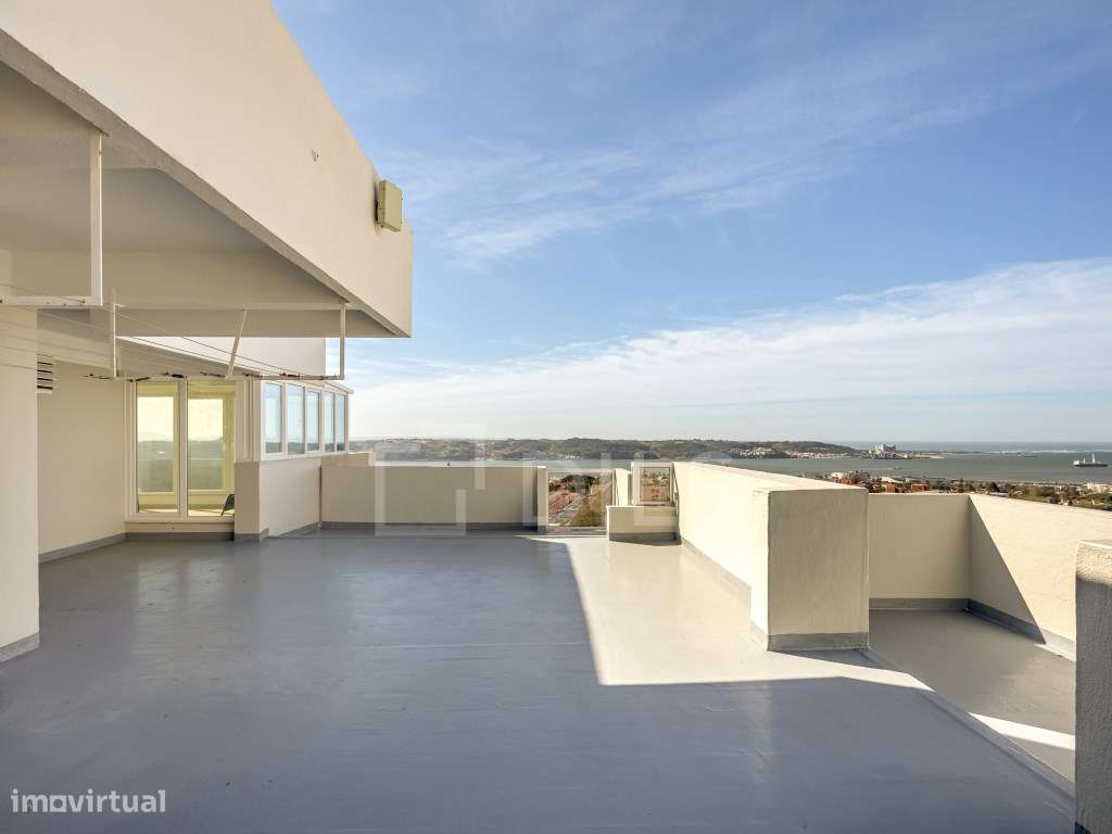 Apartamento T3 com garagem e vista rio, em Belém, Lisboa-17