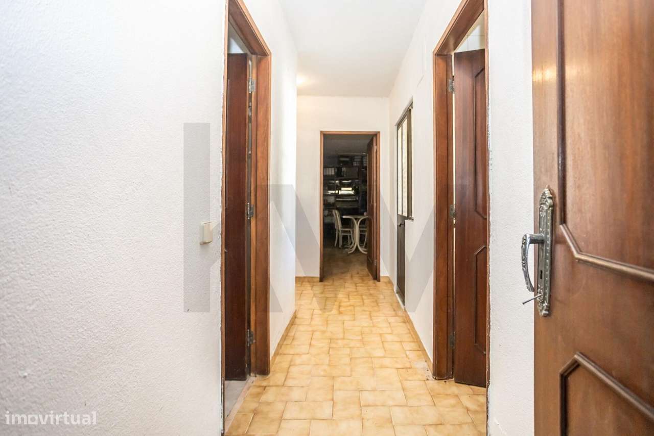 Fantástica Moradia T4 (10 Divisões) com Terreno de 869 m2 – Imenso Pot-15