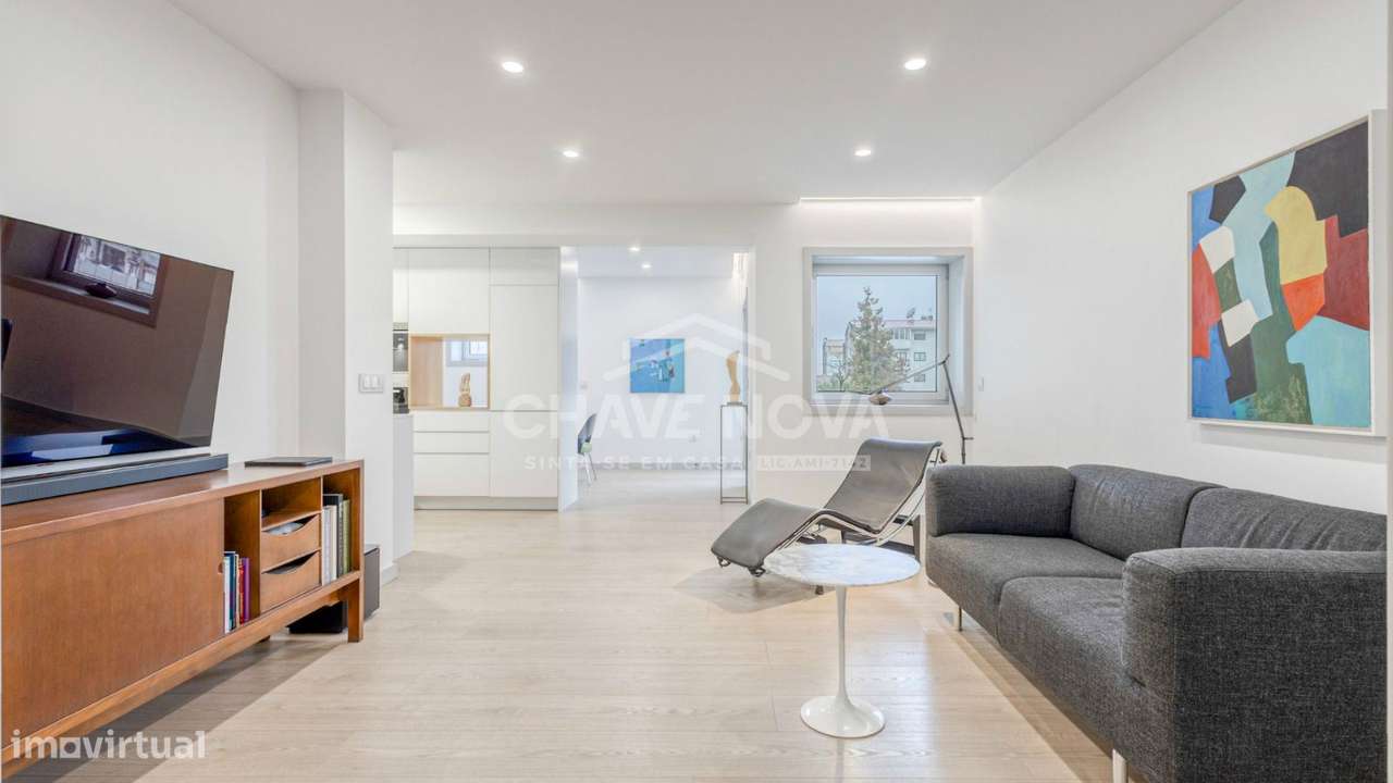 Apartamento T2 c/ Varanda e 2 Lugares de Garagem-Constituição/ Marquês-4