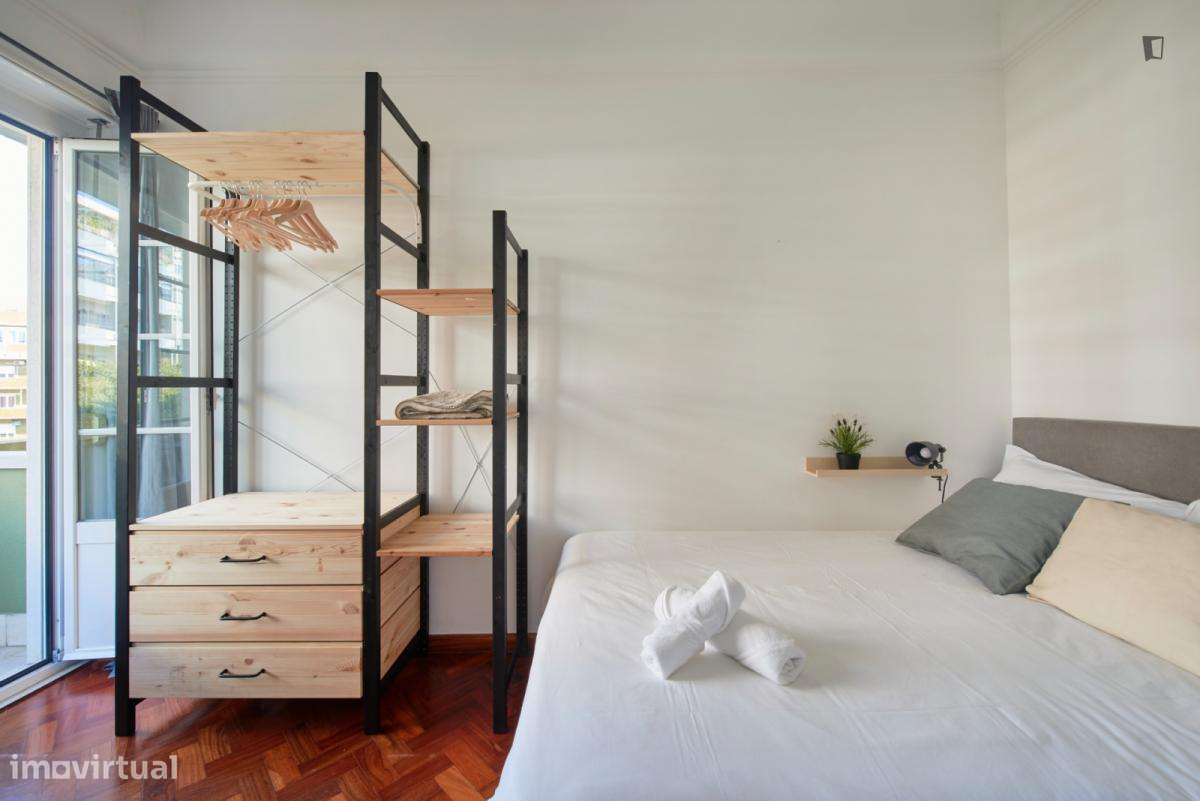 Quarto - localizado em São Sebastião Lisbon - Grande imagem: 4/10