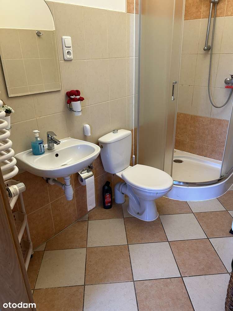 Przytulna kawalerka z ogródkiem i parkingiem w szeregowcu Tulce-5