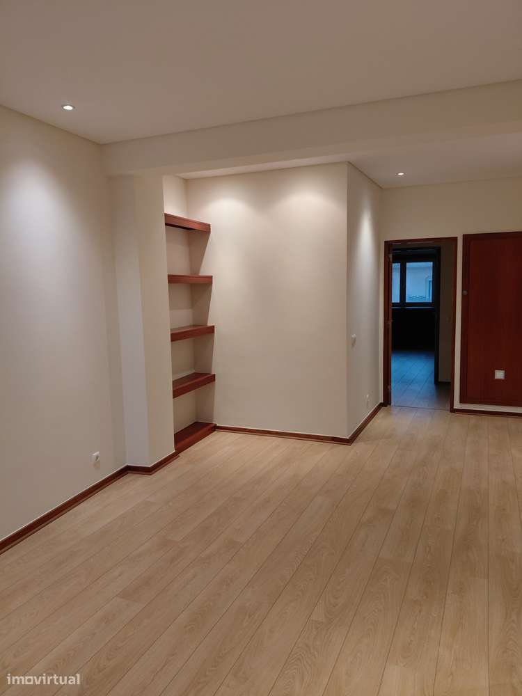 T3 com garagem, renovado, perto de serviços - Grande imagem: 4/24