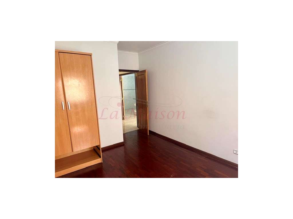 Apartamento T2 na Tapada das Mercês-9