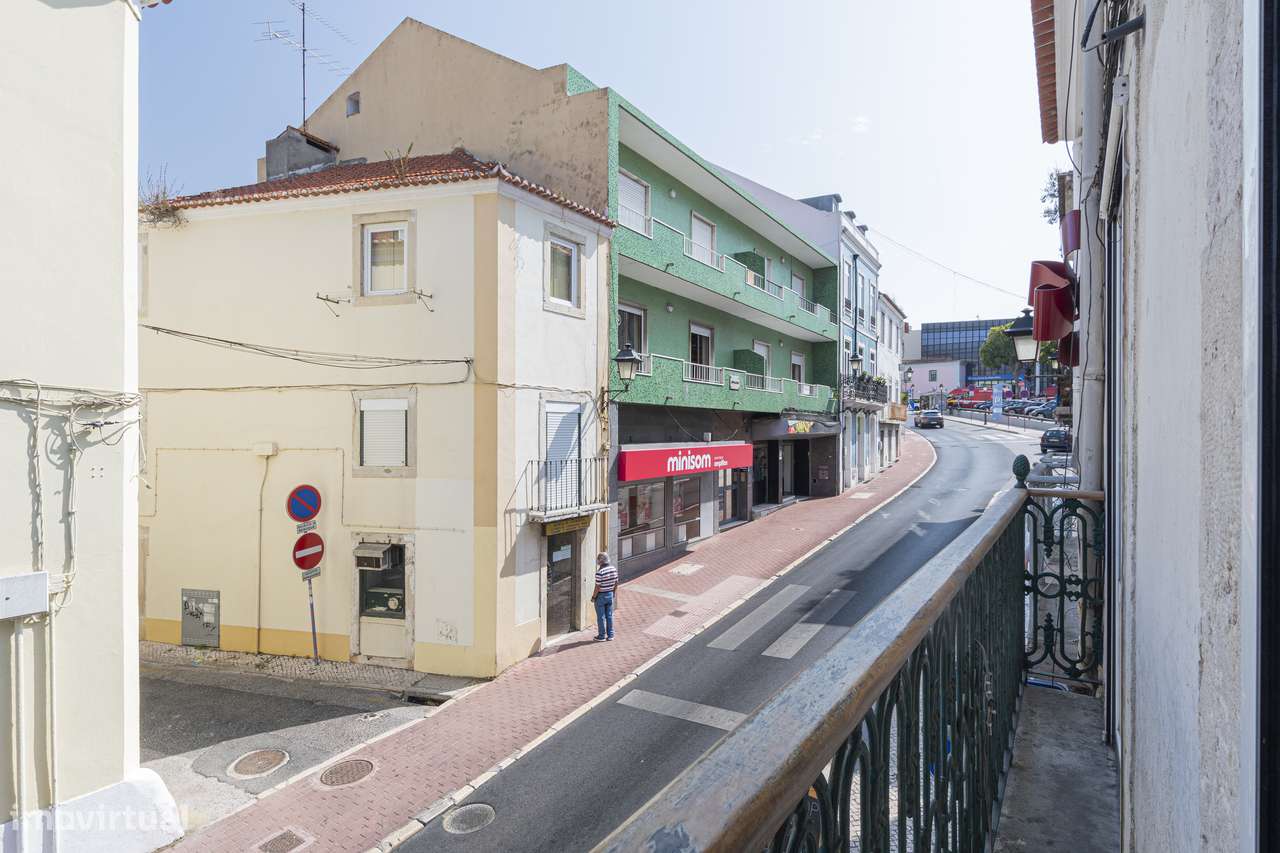 T2+1 Remodelado com Logradouro no Centro de Oeiras-6