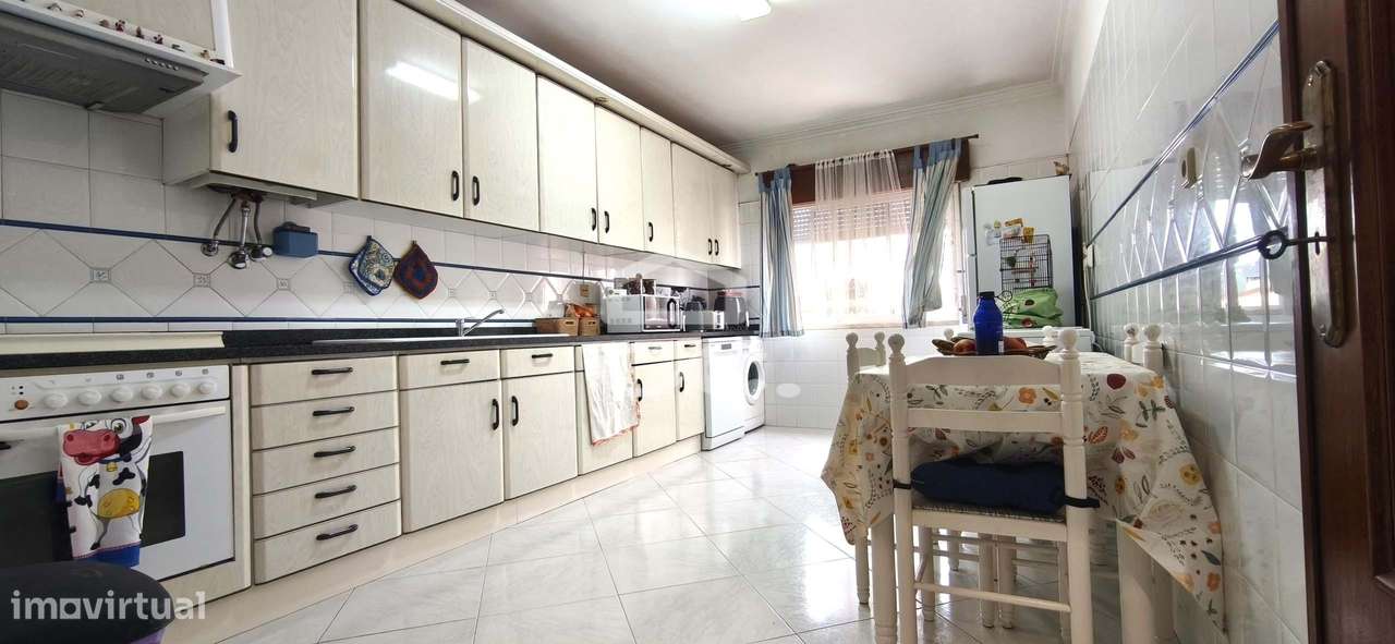 Apartamento T3 com Excelente Localização em Caneças-9