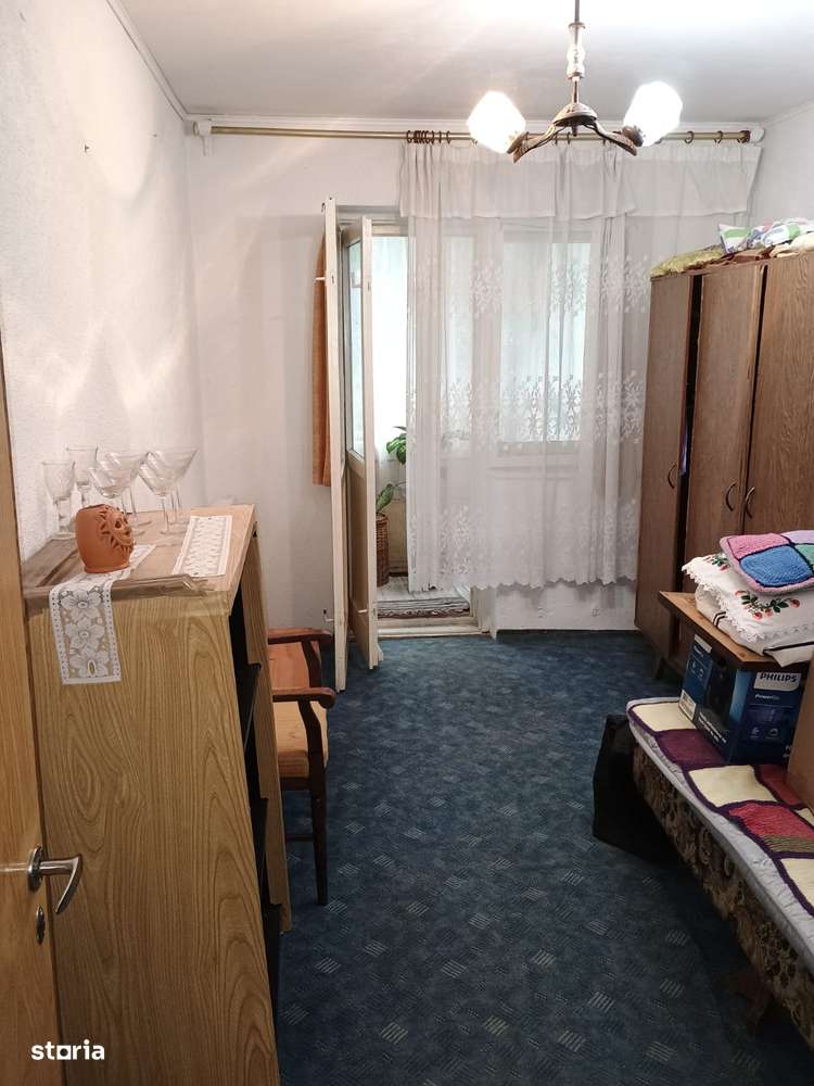 G.Enescu-Zona Spital-Apartament 3 camere decomandat,et.1,cu centrala.-1