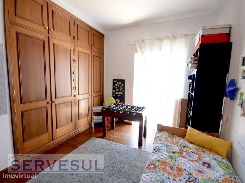 Excelente Oportunidade de Investimento! 1º Andar Duplex de uma Casa...-25