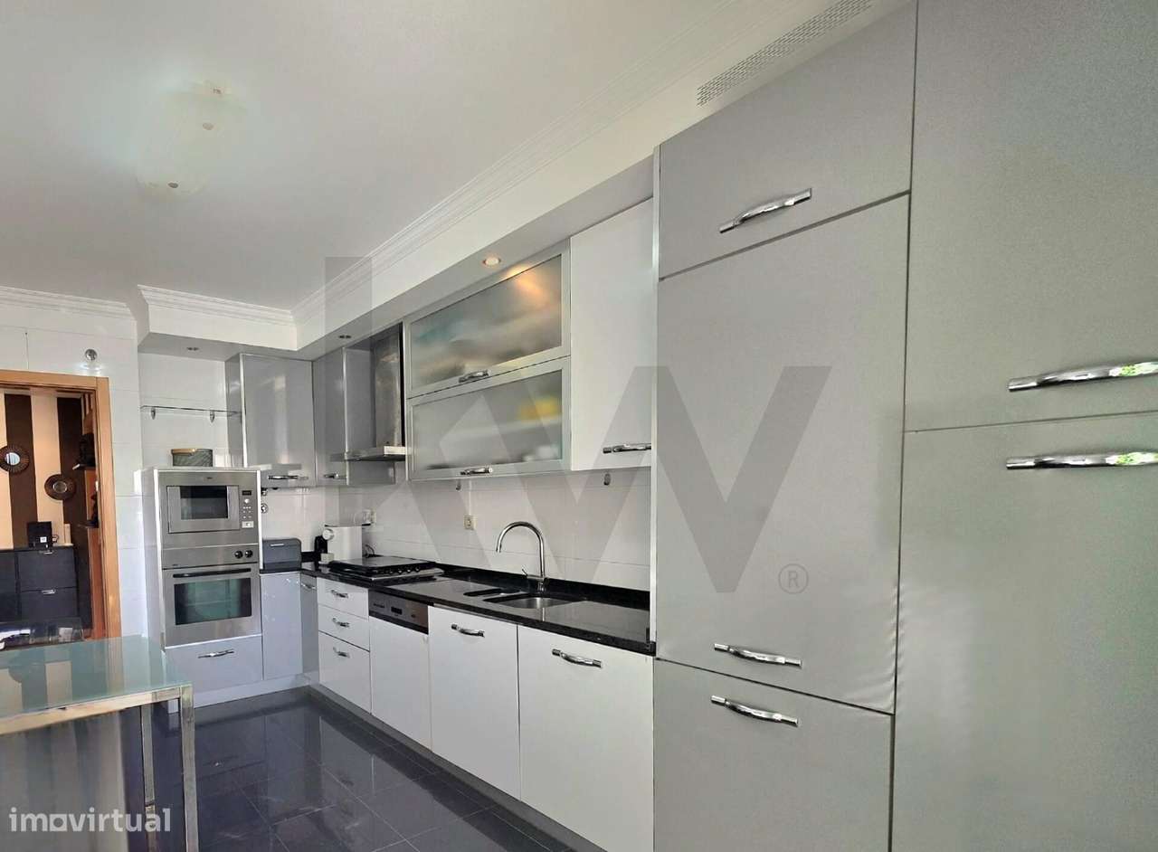 Apartamento T2 com Suíte, Garagem Fechada e Duas Varandas – Serra das - Grande imagem: 5/34