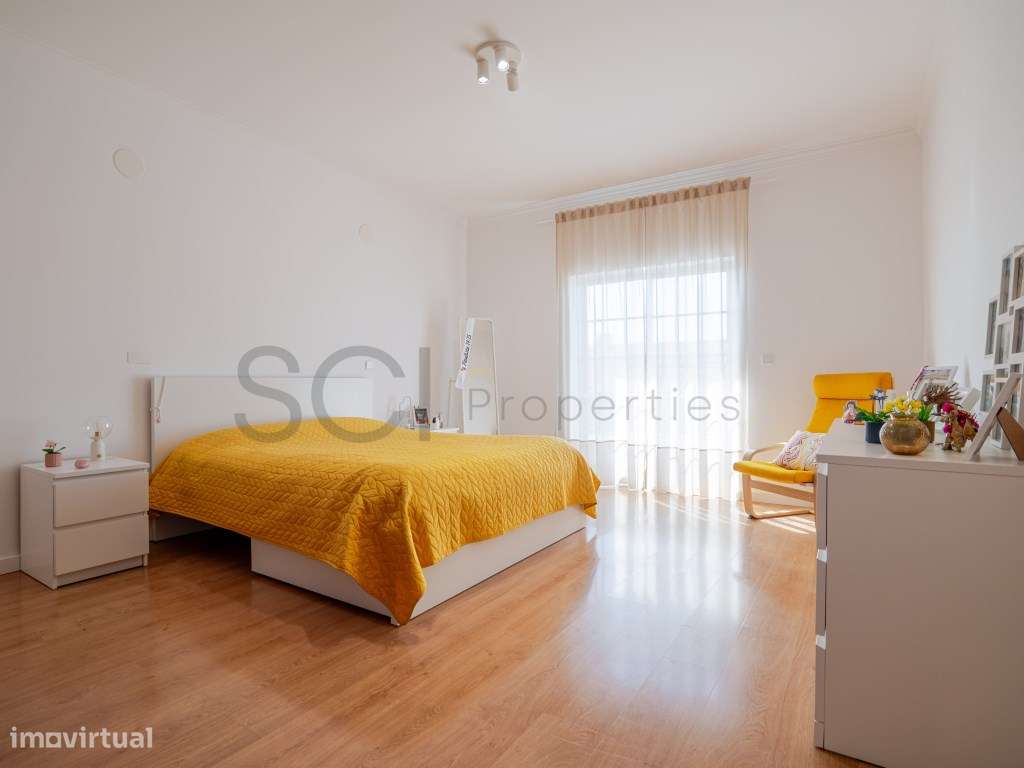 Moradia T5 Independente com Garagem em Fernão Ferro-25