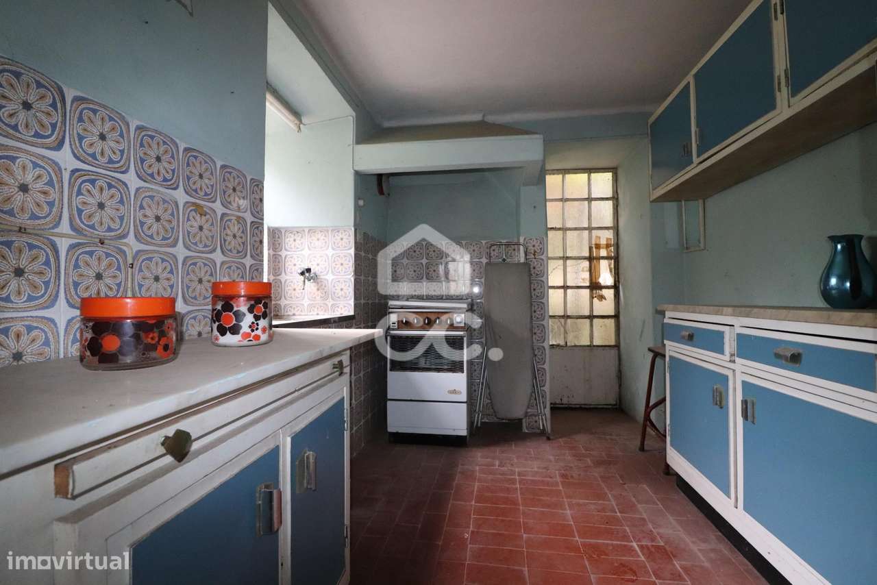 Moradia com garagem, terreno  e anexos na localidade de Maçãs de Dona - Grande imagem: 4/19