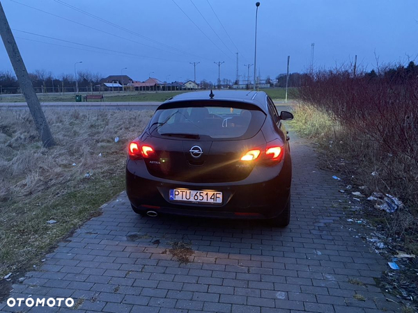 Opel Astra 1.6 Turbo Cosmo - 10