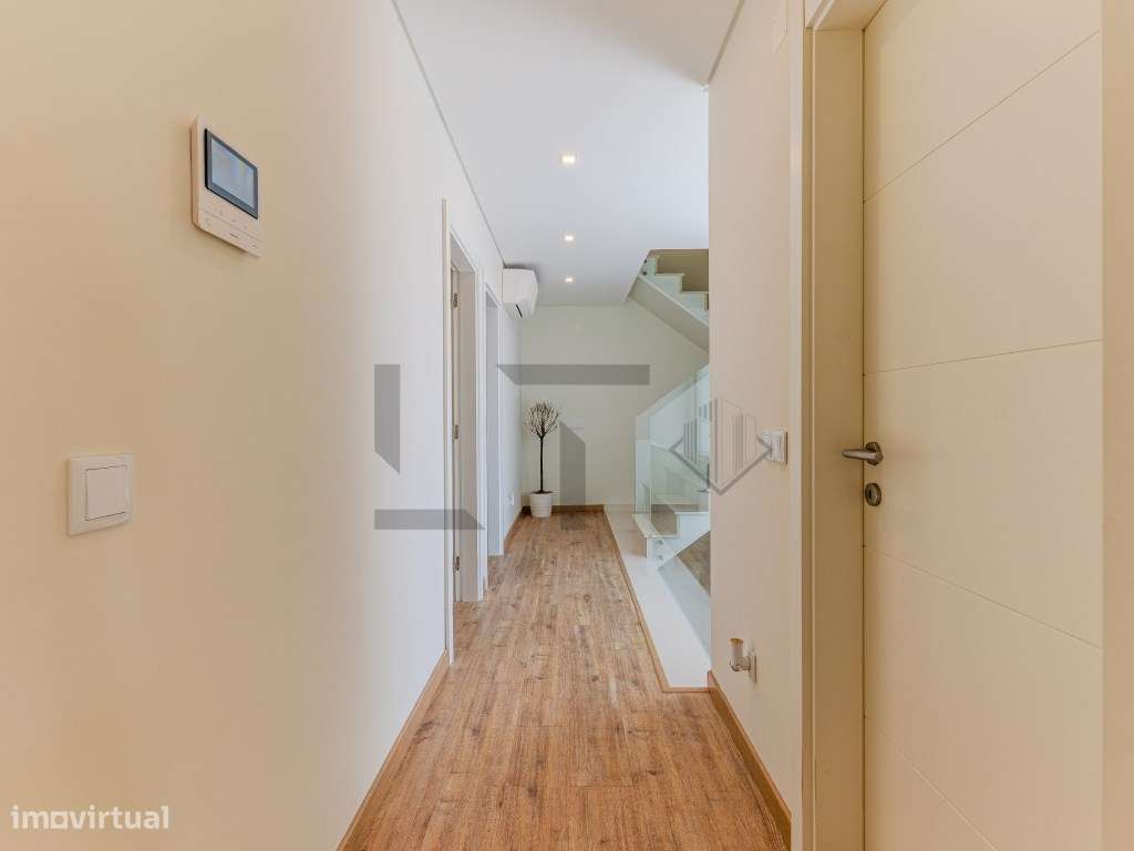 Fantástica Moradia T4 Moderna com Vista Mar, Jardim e Estacionament...-32