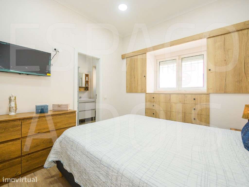 Amadora Centro | T3 Remodelado com 2 Suites e um Fantástico Logrado...-37