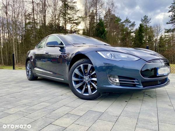 Tesla Model S - 1