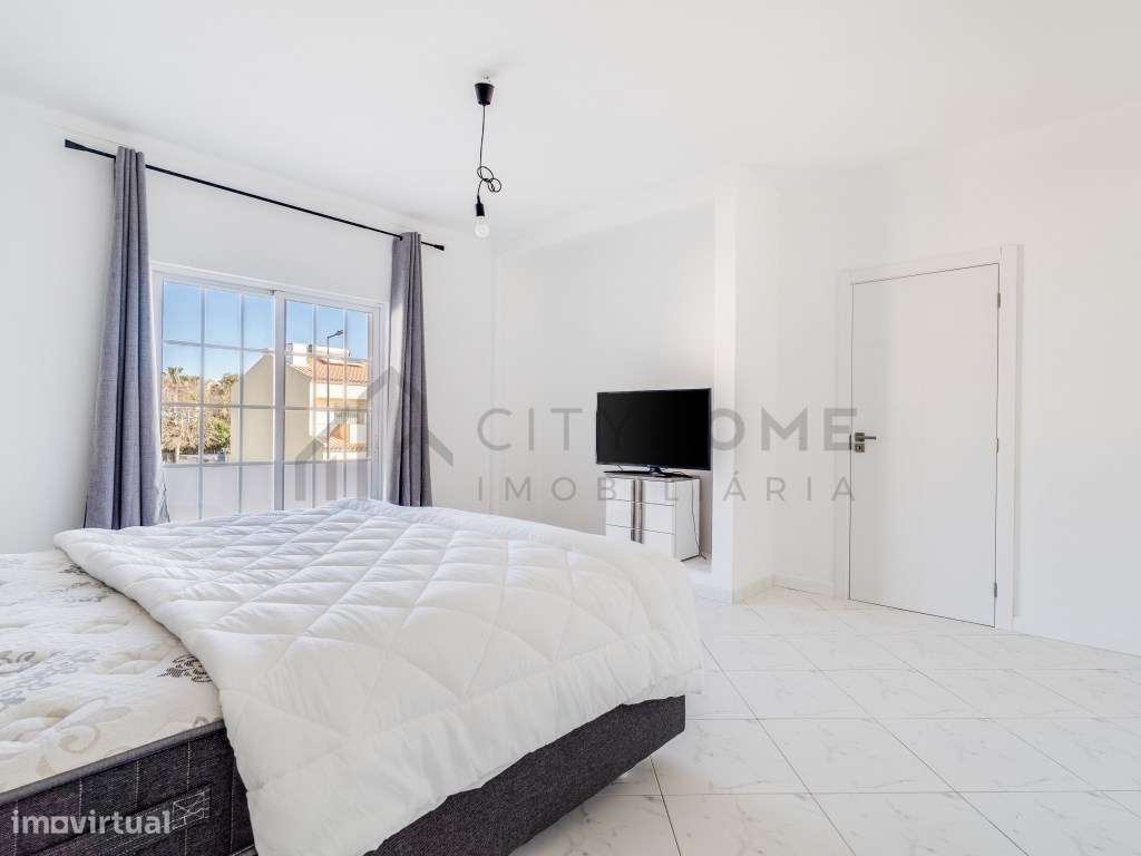 Moradia T3 com piscina e garagem em Lagoa-19