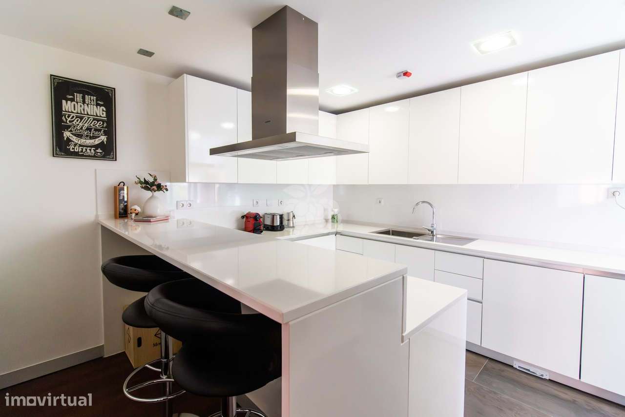 T4 duplex nos "Terraços da Guia" em Cascais com garagem e piscina-11