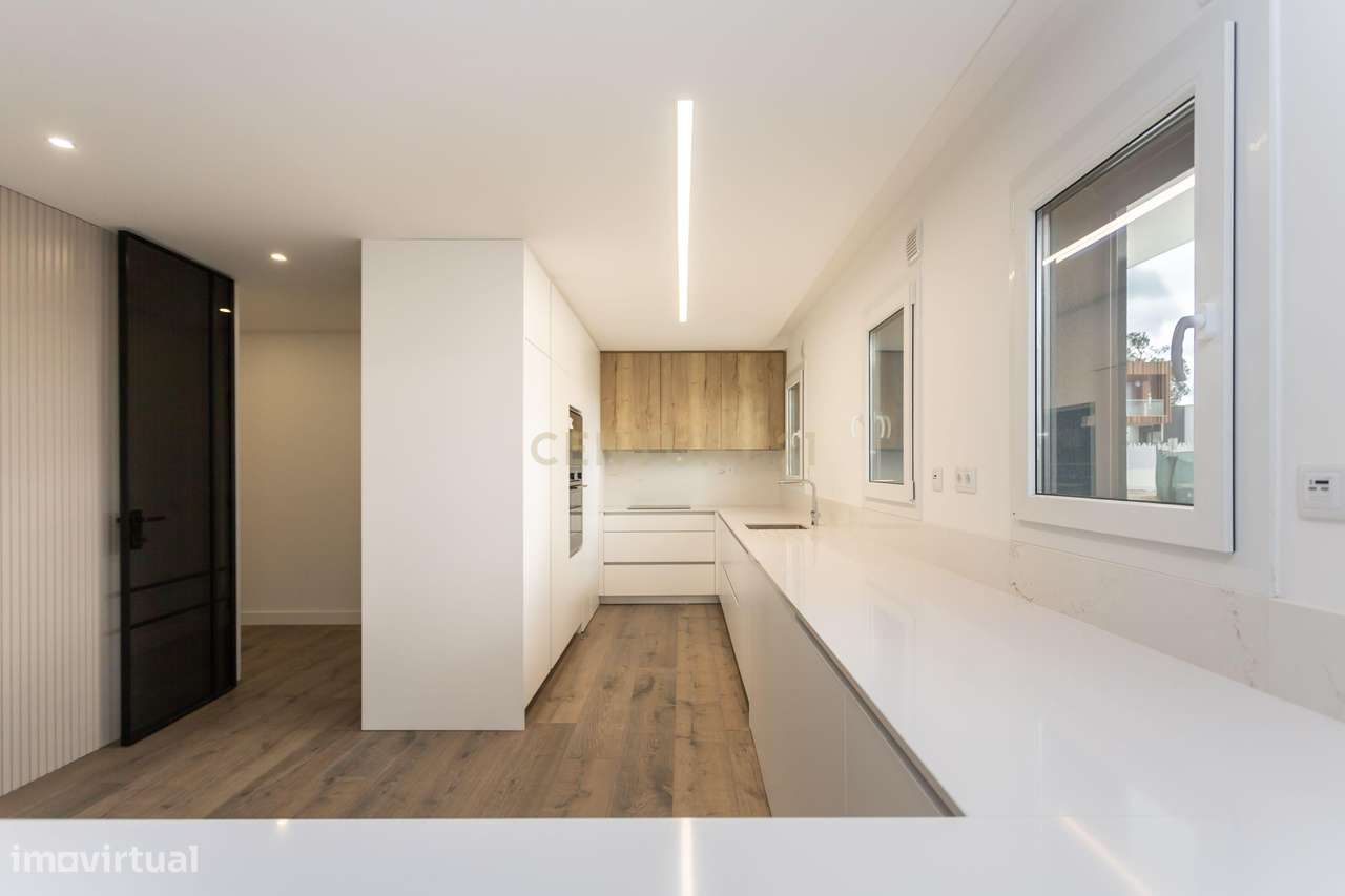 Dois Apartamentos Modernos (T3 + T2) na Qta. do Desembargador – Feijó-32