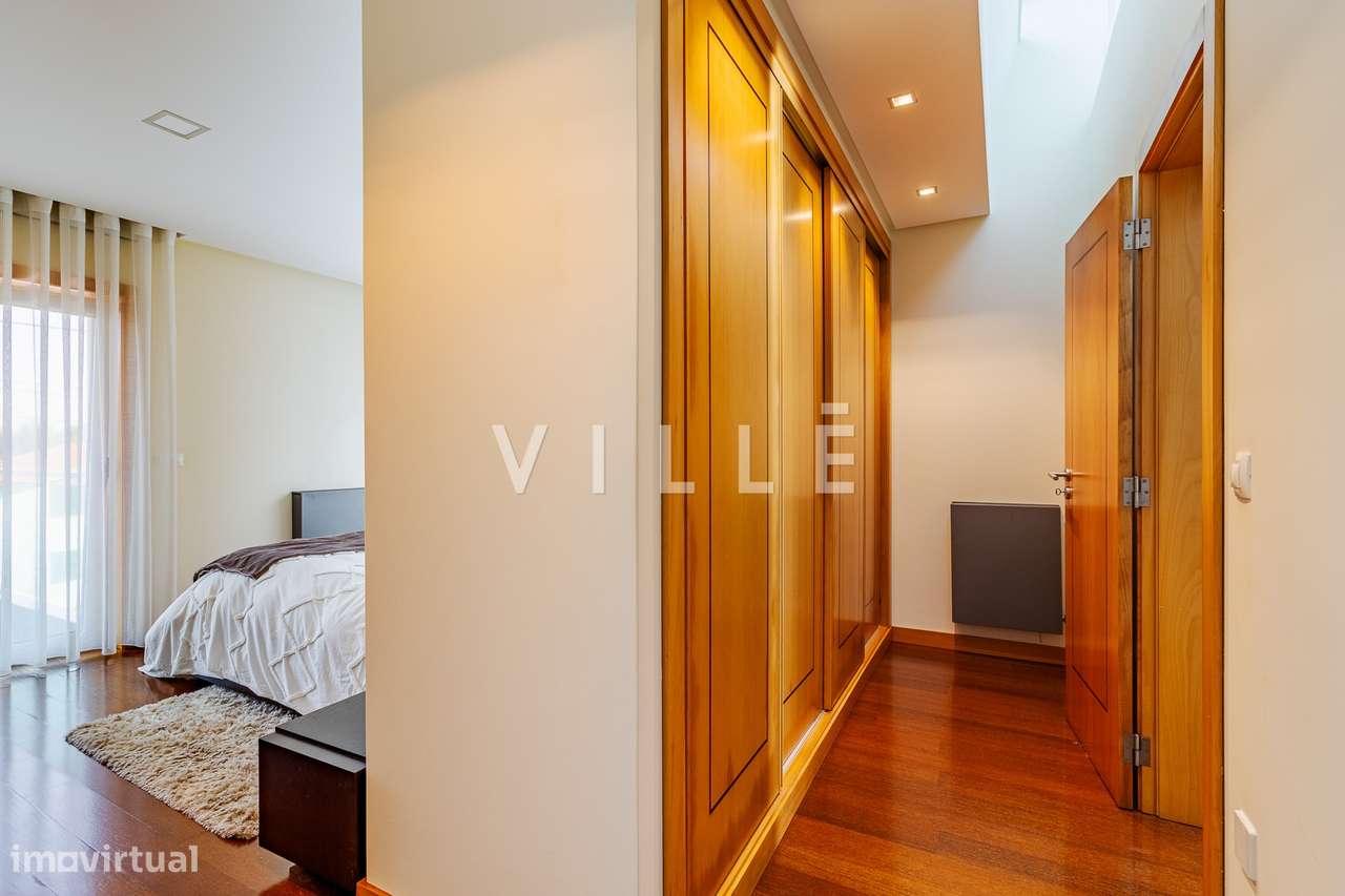 Moradia T4 com piscina aquecida e garagem dupla-37