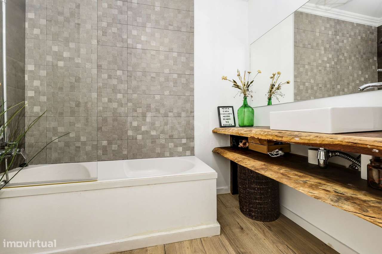 T3 com jardim privado, condomínio com piscina ,2 Estacionamentos + 1 a-10