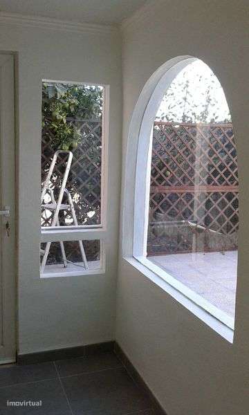 T2 - Semi Mobilado em zona tranquila, perto zona comercial. - Grande imagem: 4/8