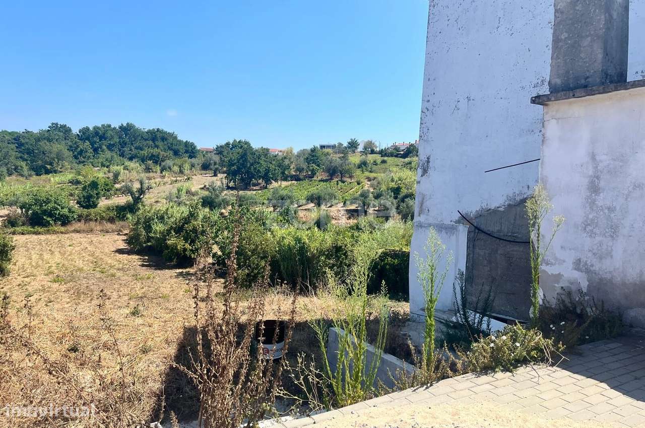 Moradia para remodelar em Almalaguês-14