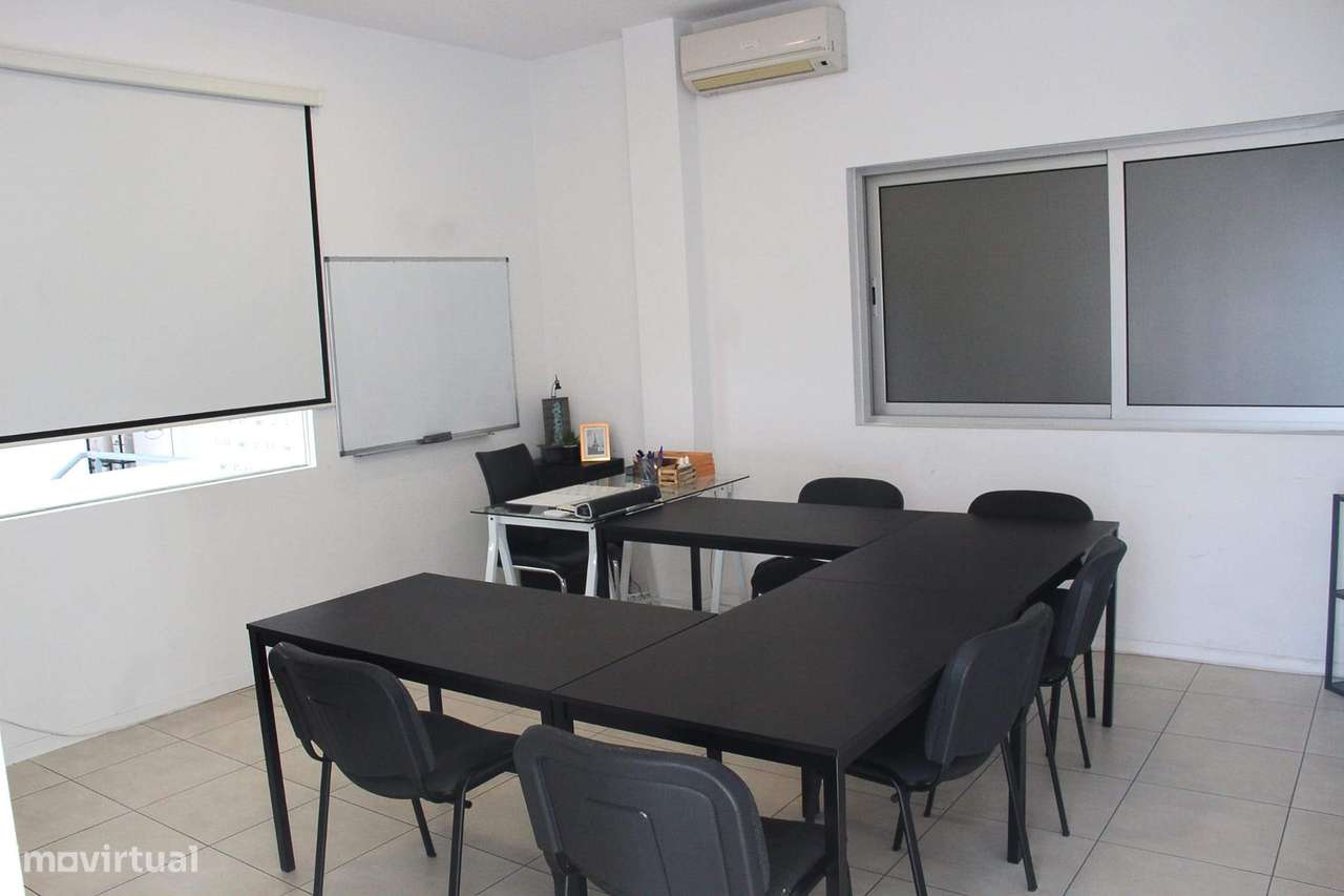 Armazém Industrial com Excelente Localização em Braga-32