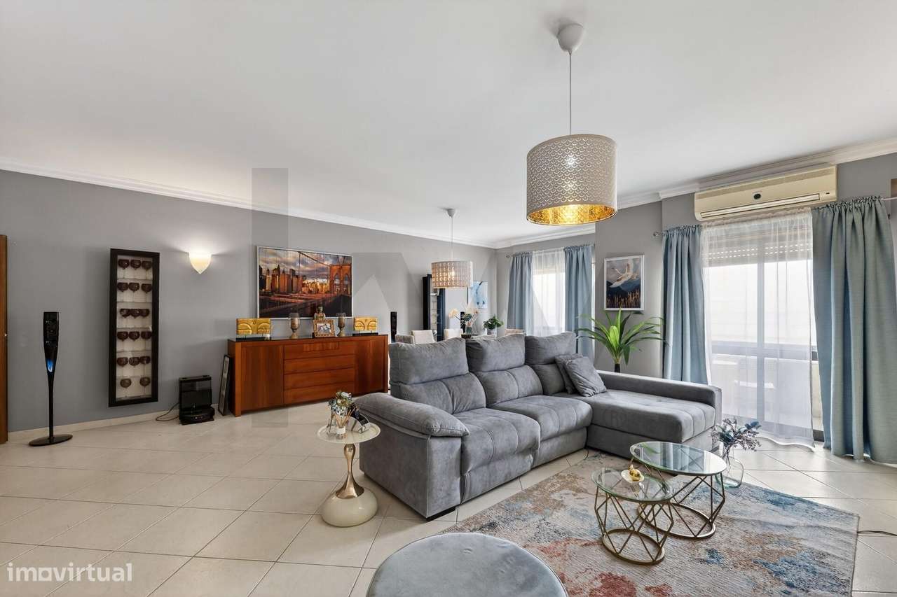 T4 com vista Tejo, duas suítes, quatro varandas e box - Grande imagem: 2/27