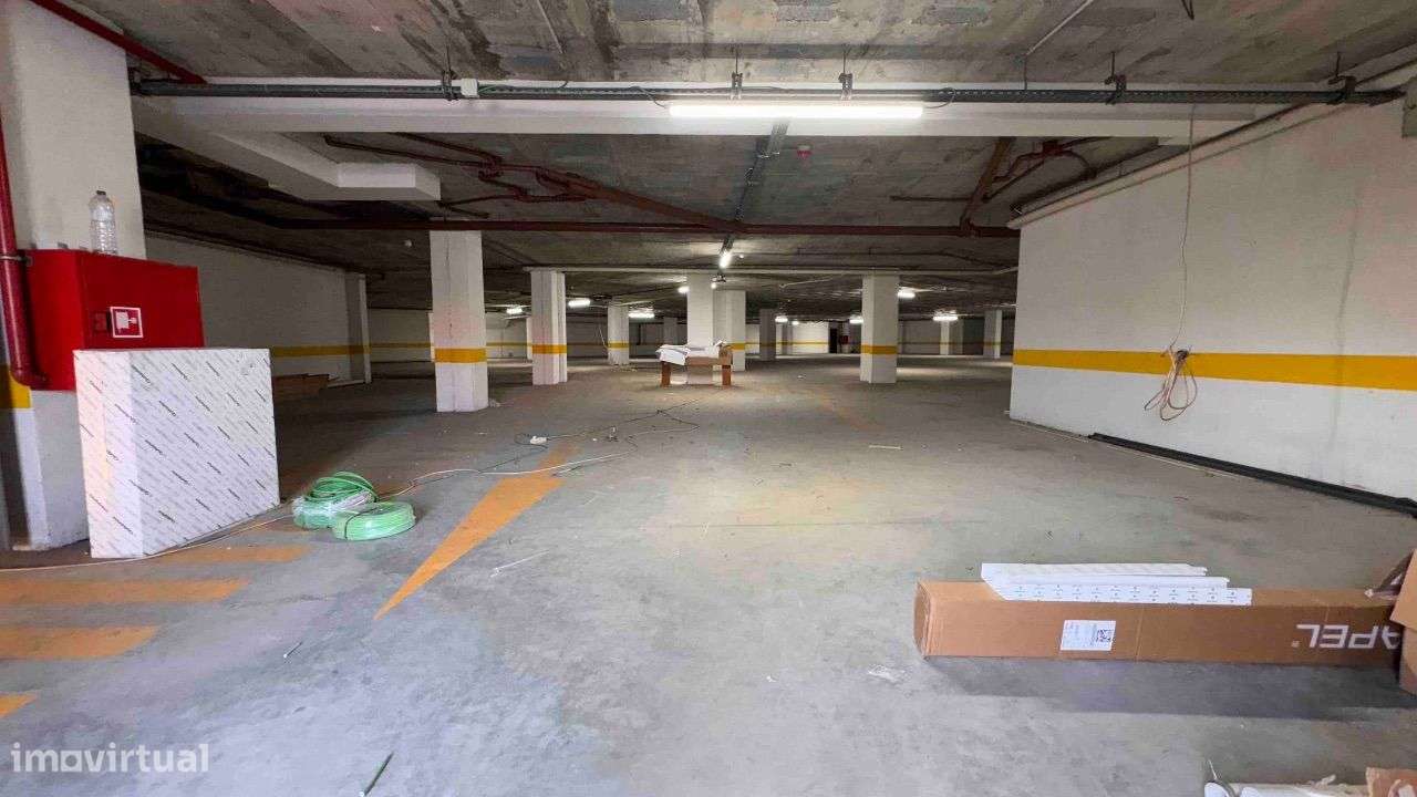 Garagem com 1973m2 e capacidade para 73 Viaturas em Barcarena - Grande imagem: 4/20