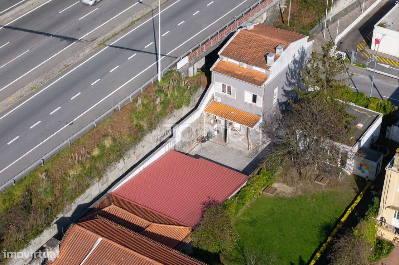 Moradia independente T8 | Espaço Exterior e Versatilidade | Porto - Grande imagem: 5/48