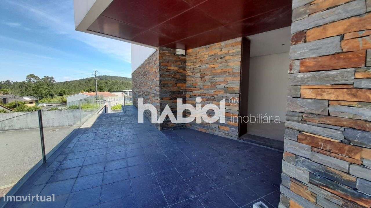 Moradia T4, Individual com piscina em Barcelos - Grande imagem: 2/39