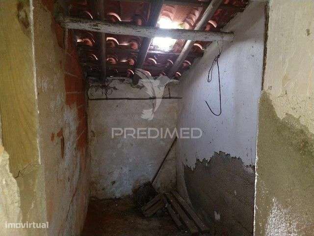 Casa de rés-do-chão, localizada em aldeia do concelho de Gavião. - Grande imagem: 4/18