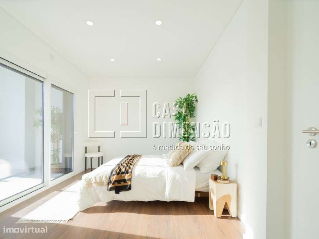 Moradia de tipologia T4+2 na melhor zona da Sobreda, com Piscina, G...-55