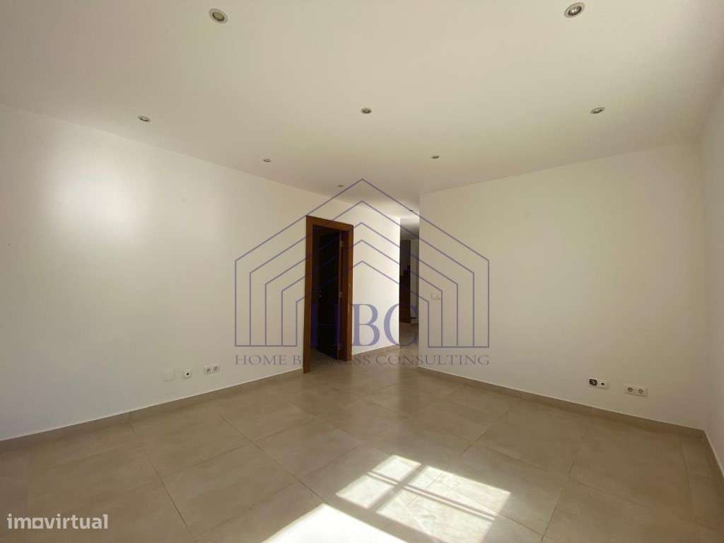 Moradia T4 com Amplo Jardim e Potencial de Remodelação em Alcabidec...-12