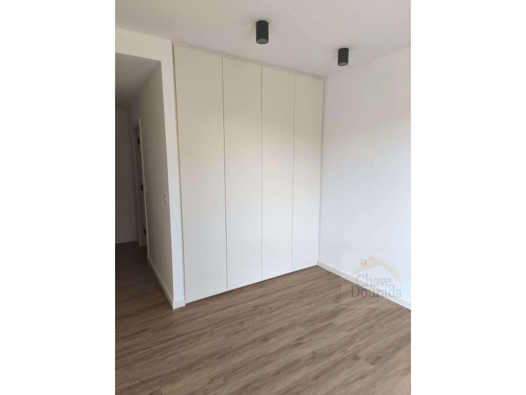 Apartamento T2 de luxo a estrear no Alto de São João-9
